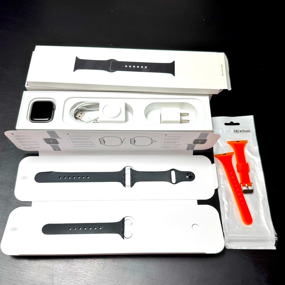 Apple Watch Series 5 Space Gray Aluminum 40MM
